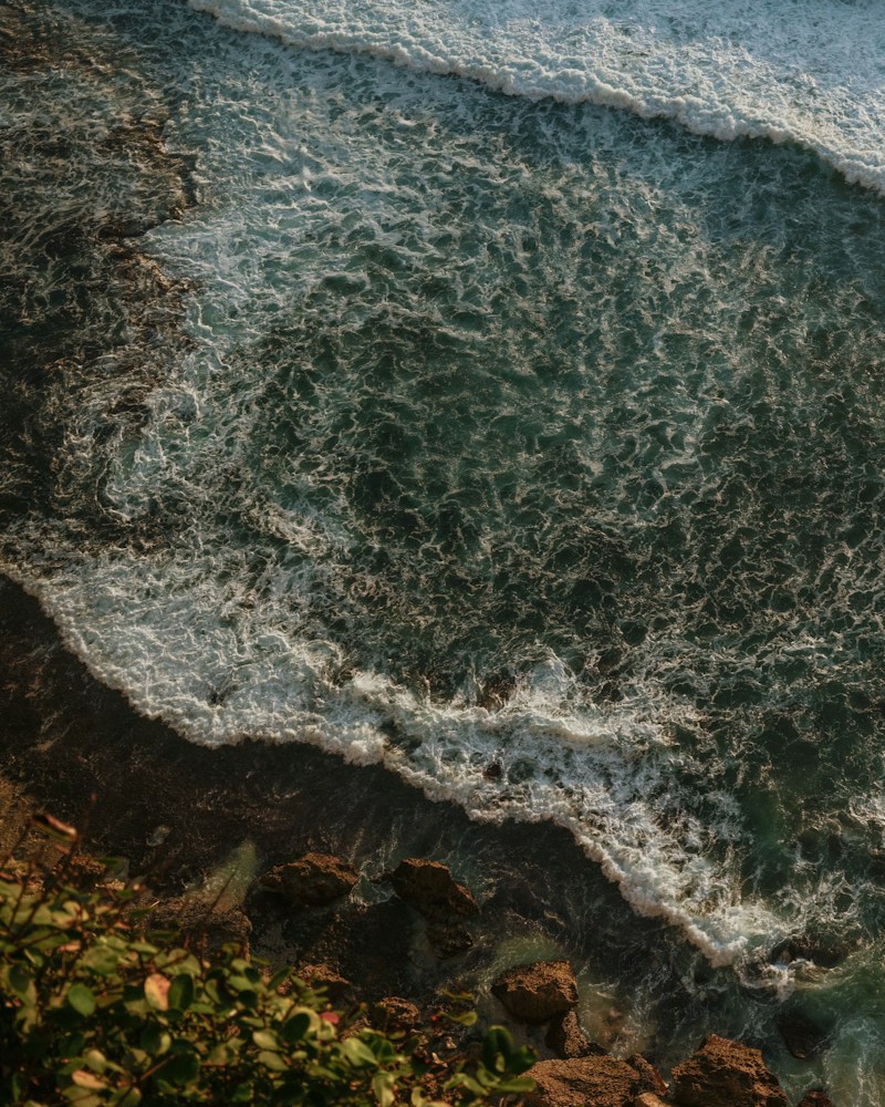 Waves crashing on a rocky shore — inspiration for the tidal coaster pattern